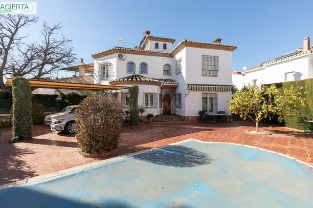 Chalet independiente con jardín y piscina - Vistas a Sierra 