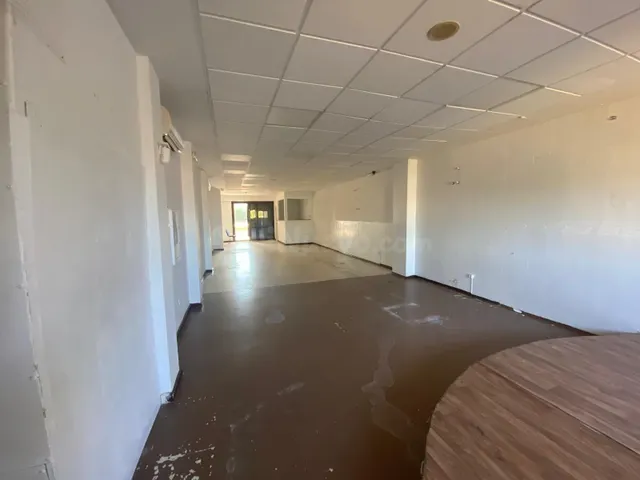Local comercial 103m² en venta - Cerro de Reyes - foto 3