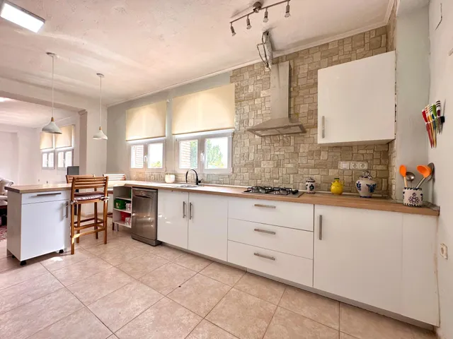 CASA CON MÚLTIPLES POSIBILIDADES EN DÚRCAL — 27