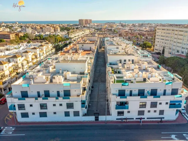 ¡Magnífico Apartamento Reformado en Torrevieja a Solo 800m del Mar! — 18