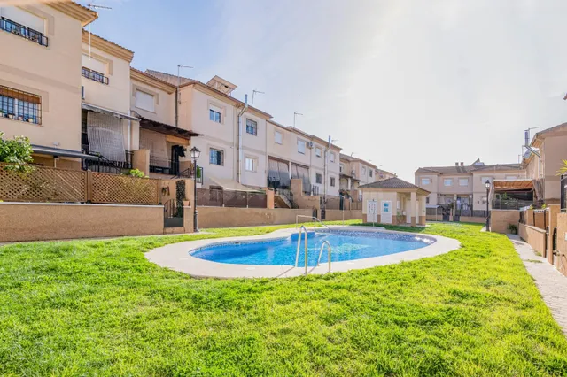 CHALET PAREADO CON PISCINA COMUNITARIA, CIJUELA — 3