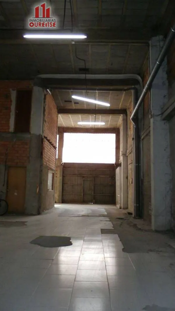 AMPLIO LOCAL COMERCIAL EN EL VEINTIUNO — 17