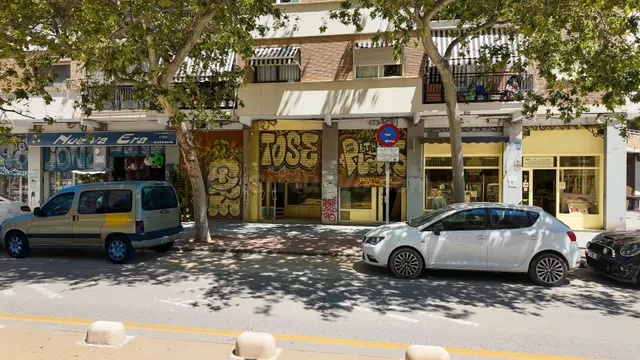 ESPECTACULAR BAJO COMERCIAL CON 7 ESCAPARATES, ESQUINERO Y S - foto 4