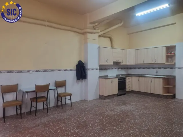 LOCAL COMERCIAL EN PROCESO DE CAMBIO A VIVIENDA CON PLAZA DE GARAJE — 26