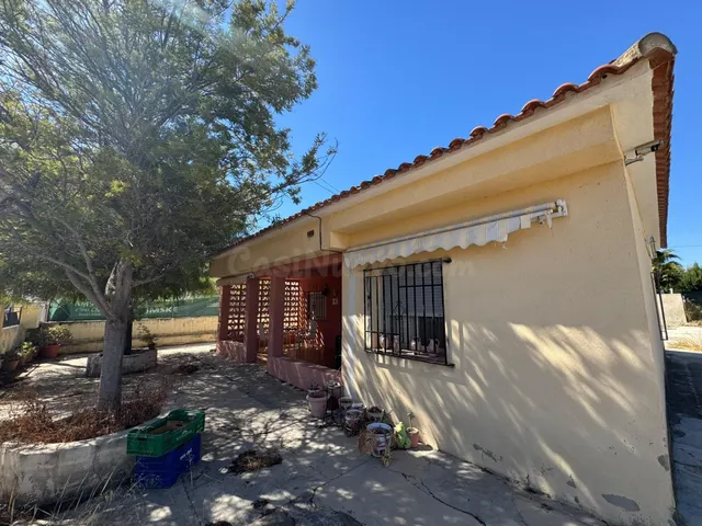 CHALET URBANO EN PARCELA ESQUINERA