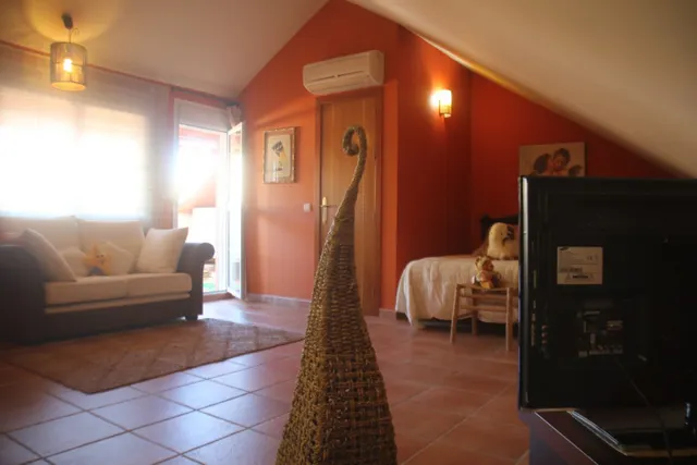 se vende casa adosada en el centro a tan solo 150 metros de la playa — 36