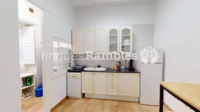 Casa de poble al centre de La Pobla de Claramunt amb molt potencial — 3