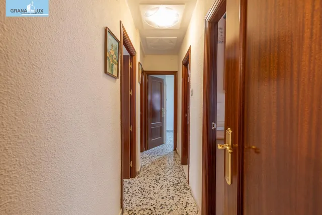 Piso de 3 dormitorios en calle milán, zaidín | muy luminoso y con gran potencial — 7