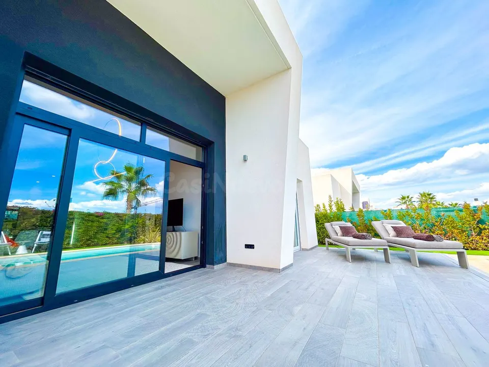 VILLA DE 3 DORMITORIOS 2 BAÑOS EN ALGORFA (ORIHUELA COSTA)