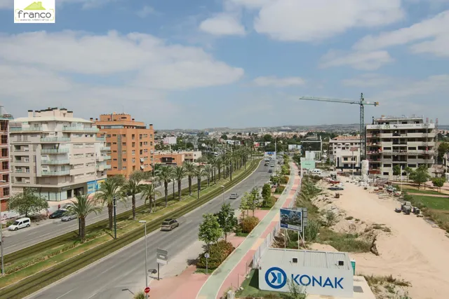 ZONA JUAN DE BORBÓN CON PISICINA — 6