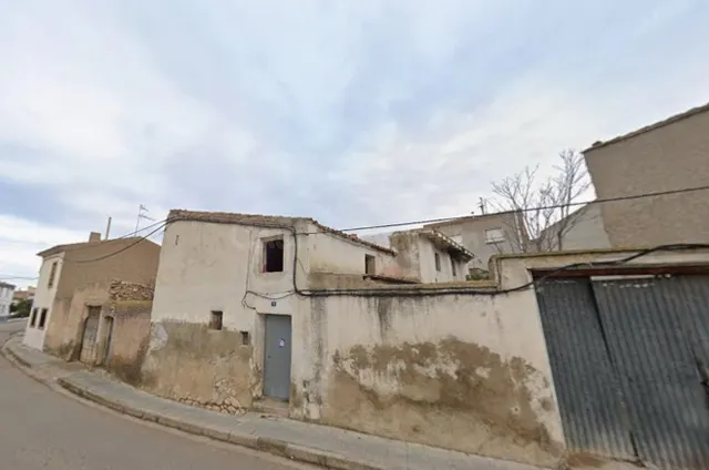 Se vende casa OKUPADA en Avda de la Constitucion 19 Lumpiaqu