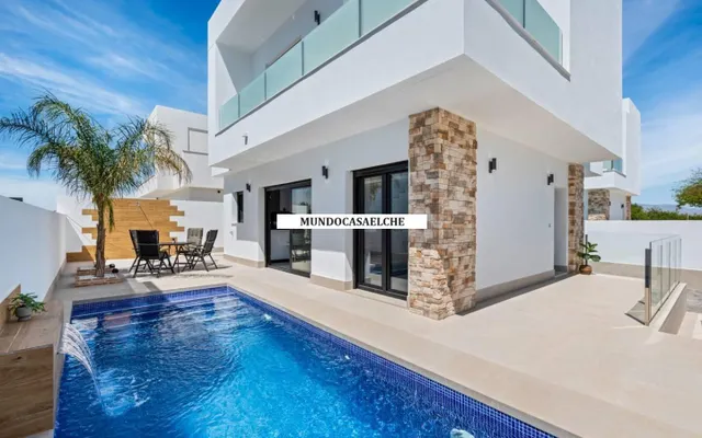 CHALET DE DISEÑO CON PISCINA PROPIA — 7