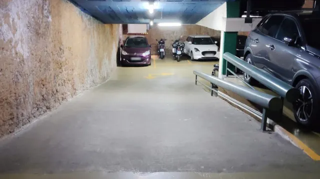 Parking 8m² en alquiler - Casc Antic — 9
