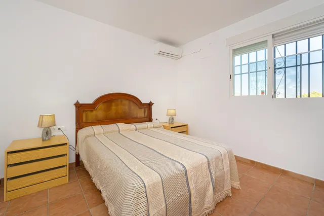 Villa exclusiva en La Nucía | parcela de 3.947 m2, piscina privada y amplias zonas de ocio — 31