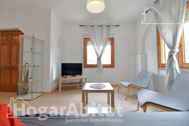 ¡espectacular! bajo acogedor, luminoso y esquinero con parking, todo amueblado — 26