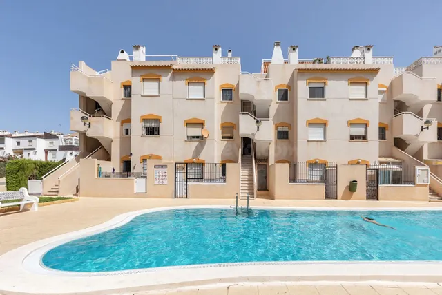 Apartamento de 2 dormitorios 1 baño en punta prima ( orihuela costa ) — 3