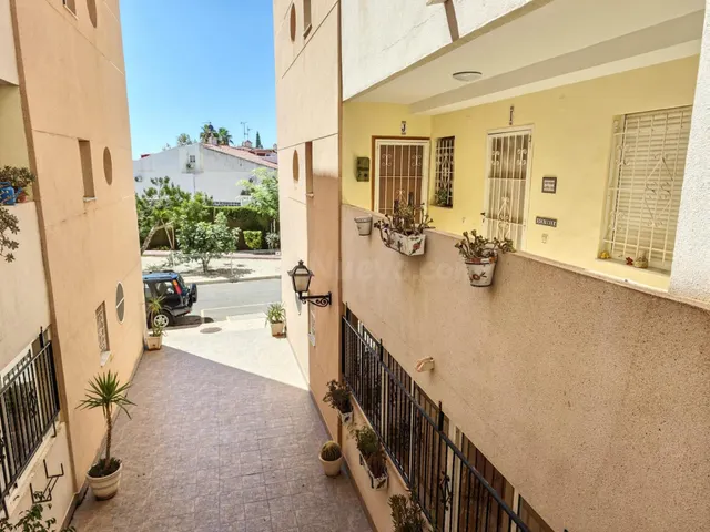 APARTAMENTO DE 2 DORMITORIOS CON PISCINA, APARCAMIENTO Y GRA - foto 3