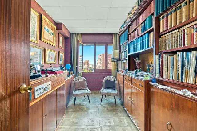 Excepcional piso muy alto con terraza y vistas al mar — 24