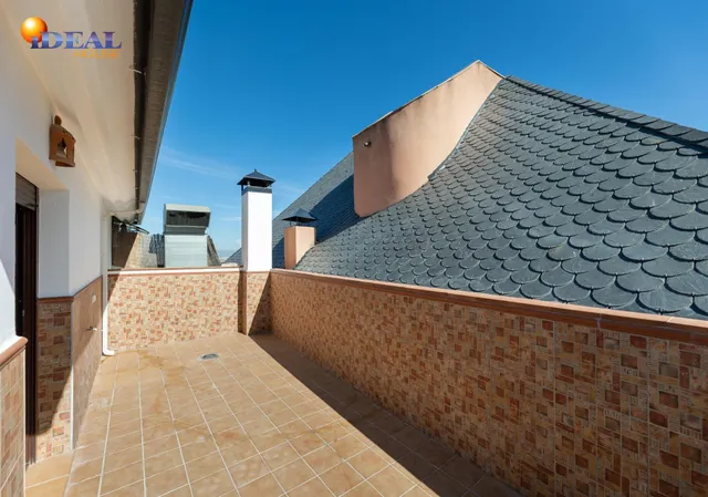 ÁTICO DÚPLEX EN EL BARRIO DE MONACHIL. — 11