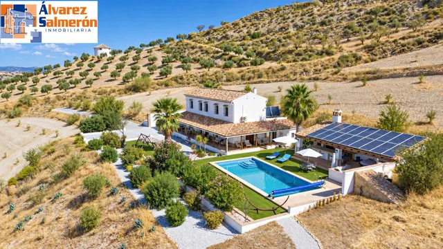 IMPRESIONANTE FINCA RÚSTICA CON DOS VILLAS, PISCINA Y CASI C