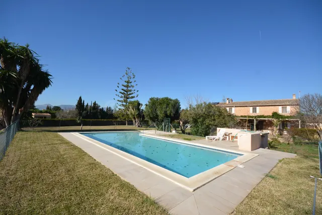 Rústica con jardines, piscina y vistas a la Sierra de Tramun