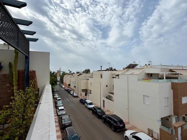 Chalet pareado tipo tríplex de 266 m2 con 4 dormitorios, terrazas, garaje y bodega en Aguadulce Sur — 14