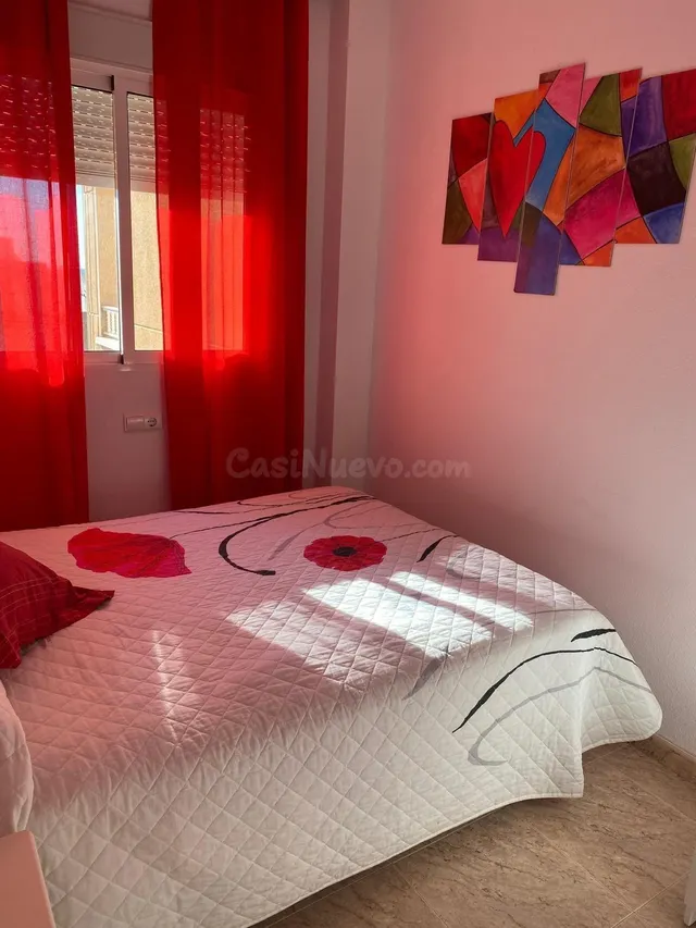 AMPLIO ÁTICO REFORMADO 3 HAB, 2 BAÑOS. a 300 metros de la pl - foto 3