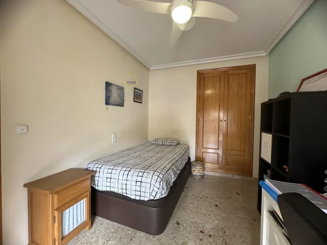 Dúplex de 4 dormitorios, cochera y patio en San José — 25