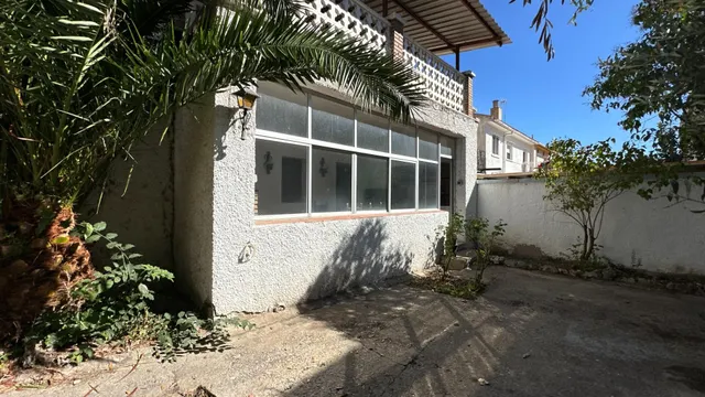 ¡Una casa con jardín, terraza y un sinfín de posibilidades en el corazón de Borja! — 9