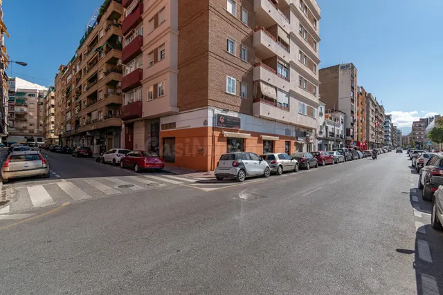 Amplia Plaza de Garaje Cerrada en Ubicación Estratégica — 3