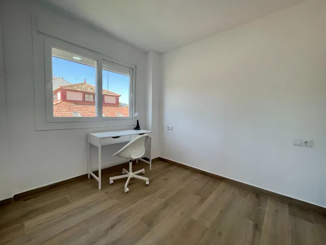 Chalet luminoso con patio y vistas — 21