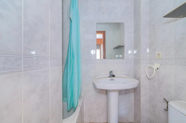 Amplio Chalet en Zaidín, Granada - Oportunidad de Inversión — 43