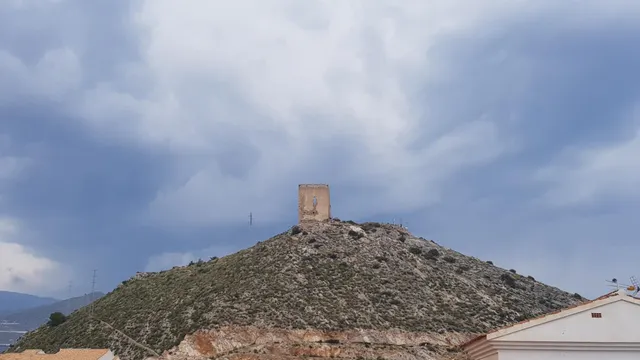DOS SOLARES INDEPENDIENTES EN EL CASCO ANTIGUO DE GUALCHOS — 34