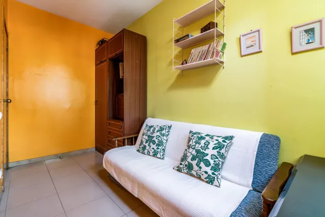Piso 77m2., 3 Dormitorios, 2 Baños. Exterior con Patio y Ascensor. — 18