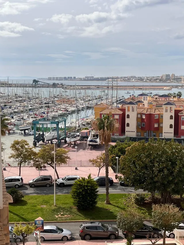 JUNTO AL PUERTO, REFORMADO Y CON VISTAS AL MAR — 13