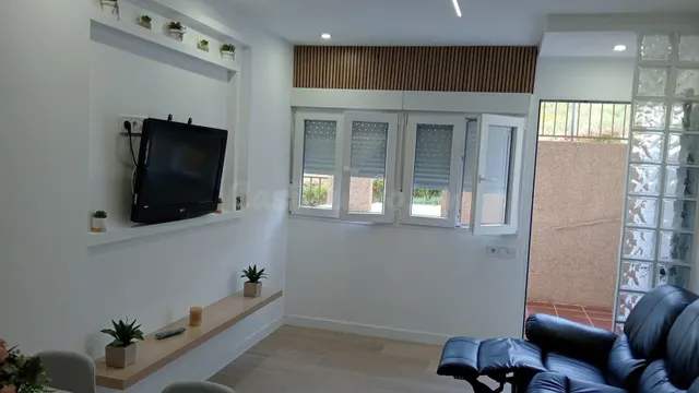 SE VENDE LOCAL LUMINOSO TRANSFORMADO EN APARTAMENTO DE DOS h