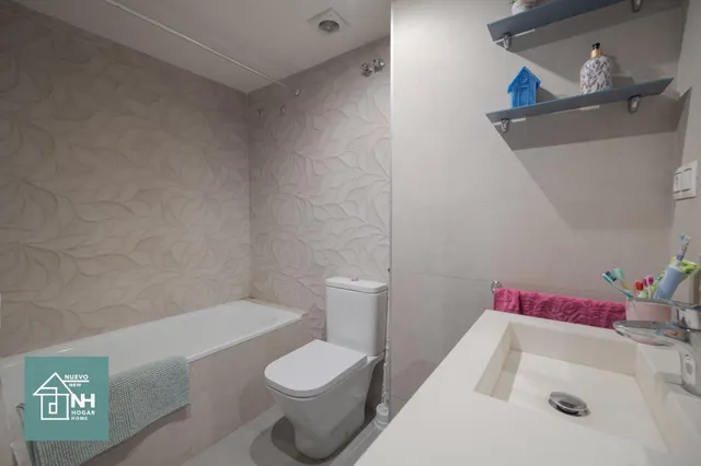 Piso de 154 m2 reformado, 4 dormitorios, luminoso y con trasteros en avenida de Andalucía — 42