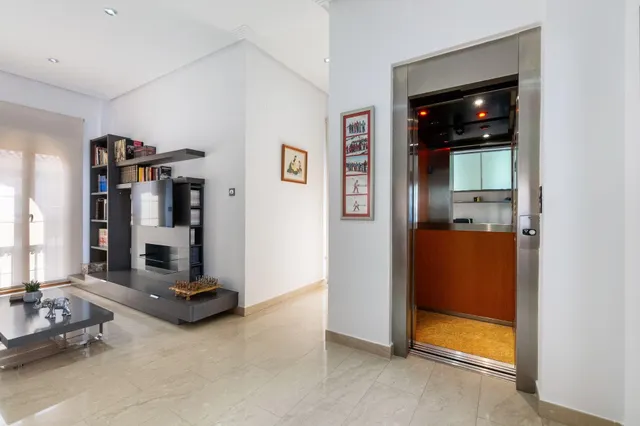 Impresionante villa de 620 metros con piscina, sotano, bodega y GYM!!! — 33