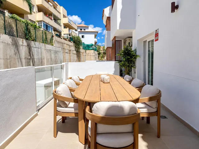 Exclusivo piso de obra nueva en torreblanca del sol, Fuengirola, con terraza, piscina y garaje — 2