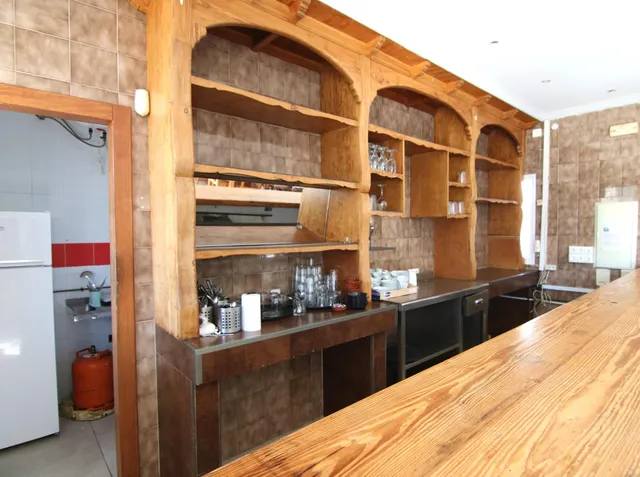 ¡OPORTUNIDAD EN COÍN! LOCAL COMERCIAL CON GRANDES POSIBILIDADES — 12