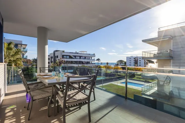 Magnífico apartamento con gran terraza y vistas al mar en la