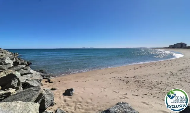 Amplio estudio con licencia turística a 50 m de la playa Empuriabrava — 14