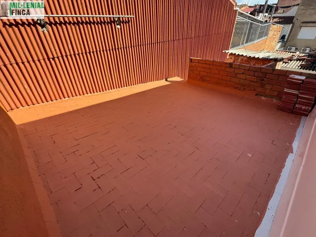 Casa con grandes terrazas y potencial de reforma en Sabadell Norte — 26