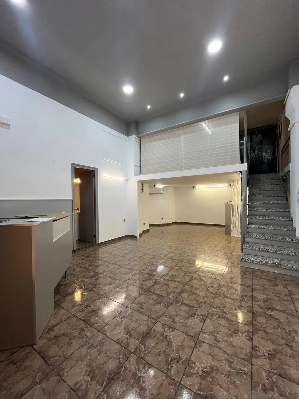 LOCAL COMERCIAL CON ALTILLO SITUADO EN ZONA  DR. PUJADES