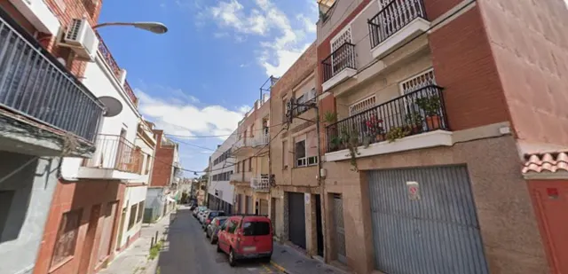 Se vende Piso OKUPADO en Pau 15 de Badalona, Barcelona. - foto 3