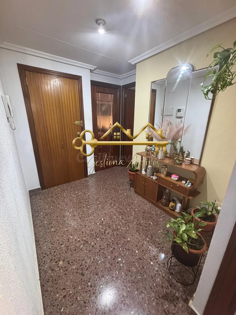 Piso amplio en zona Dos de Mayo