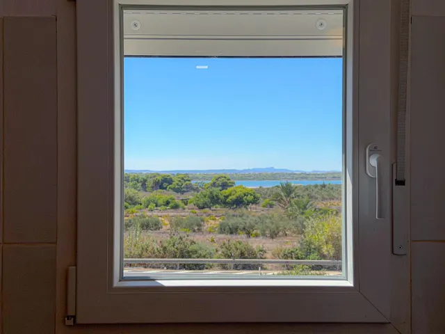 Espléndido apartamento reformado, tipo Loft con 1 dormitorio y terrazas con impresionantes vistas a la laguna rosa (450 m de playa) — 8