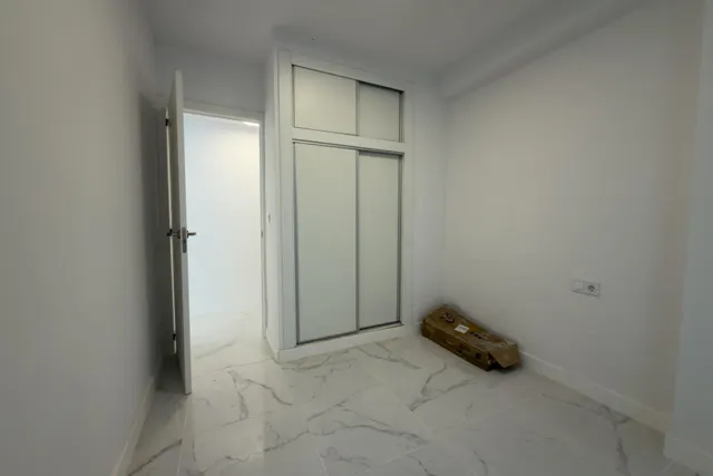 Piso completamente reformado – 3 habitaciones, y vistas parciales al mar — 12