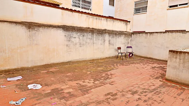 ¡Descubre tu nuevo espacio de trabajo en el corazón de la ciudad! Presentamos un local de dos planta — 7