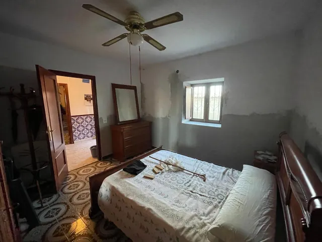 EXCELENTE CASA A 25 MINUTOS DE CÁCERES — 25